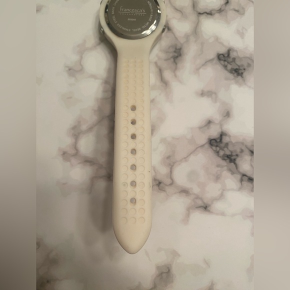 Francesca’s Digital White Silicone Rubber Band Gold Dial Accent Watch - Picture 11 of 11